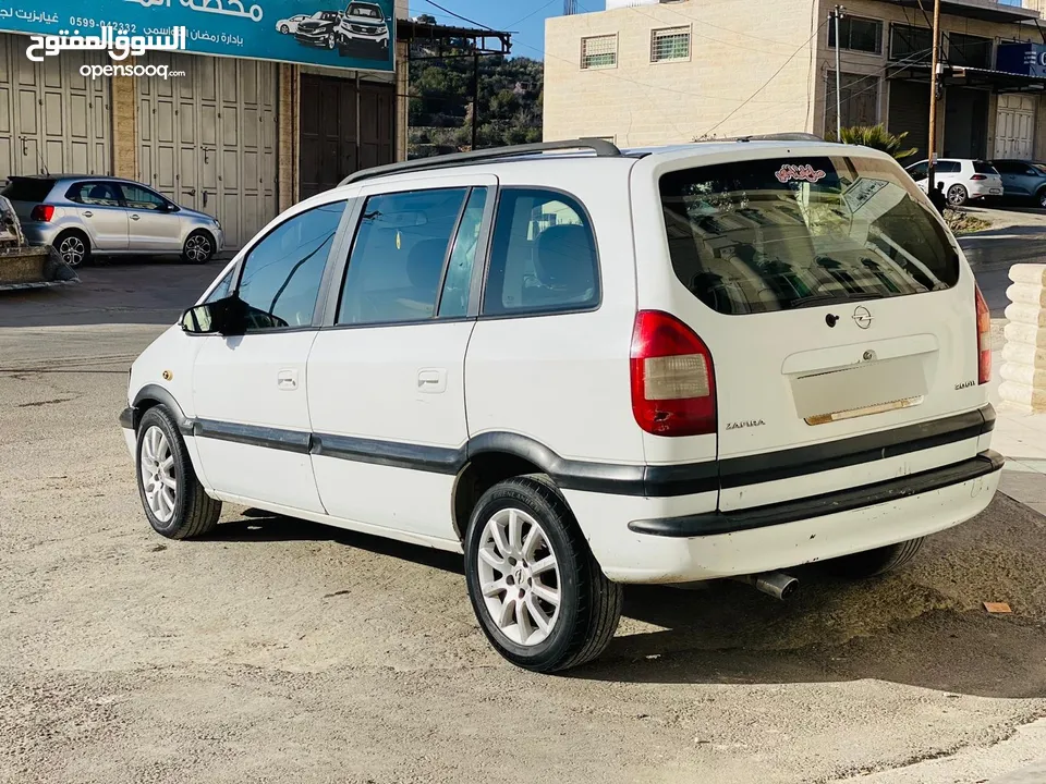 اوبل زافيرا 2004