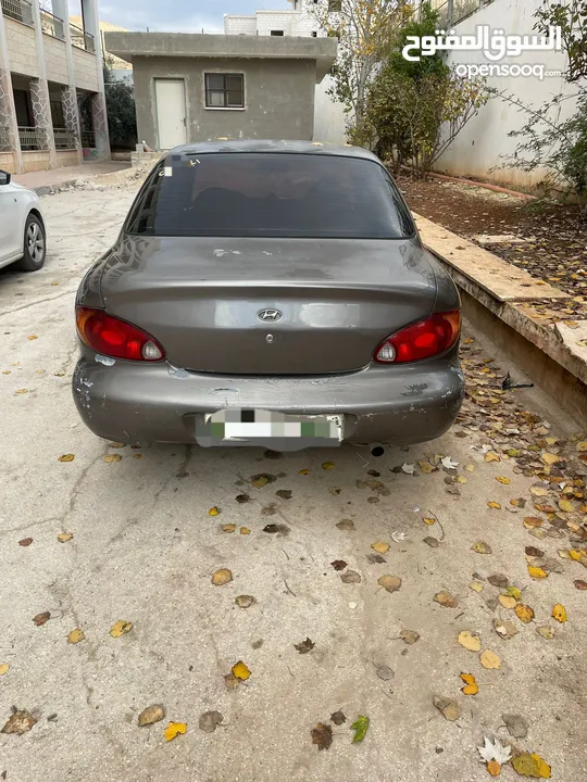 هيونداي لنترا 2000
