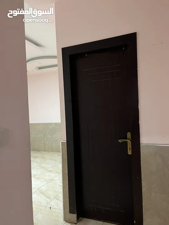شقة سكنية للبيع طابق اول مساحة 150 متر في منطقة طبربور خلف ليالي الشرق و خلف بيت معان في شارع الحج