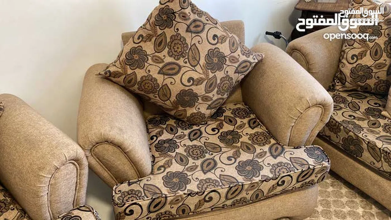 طقم كنب مستعمل بحال جيده بسعر مغري