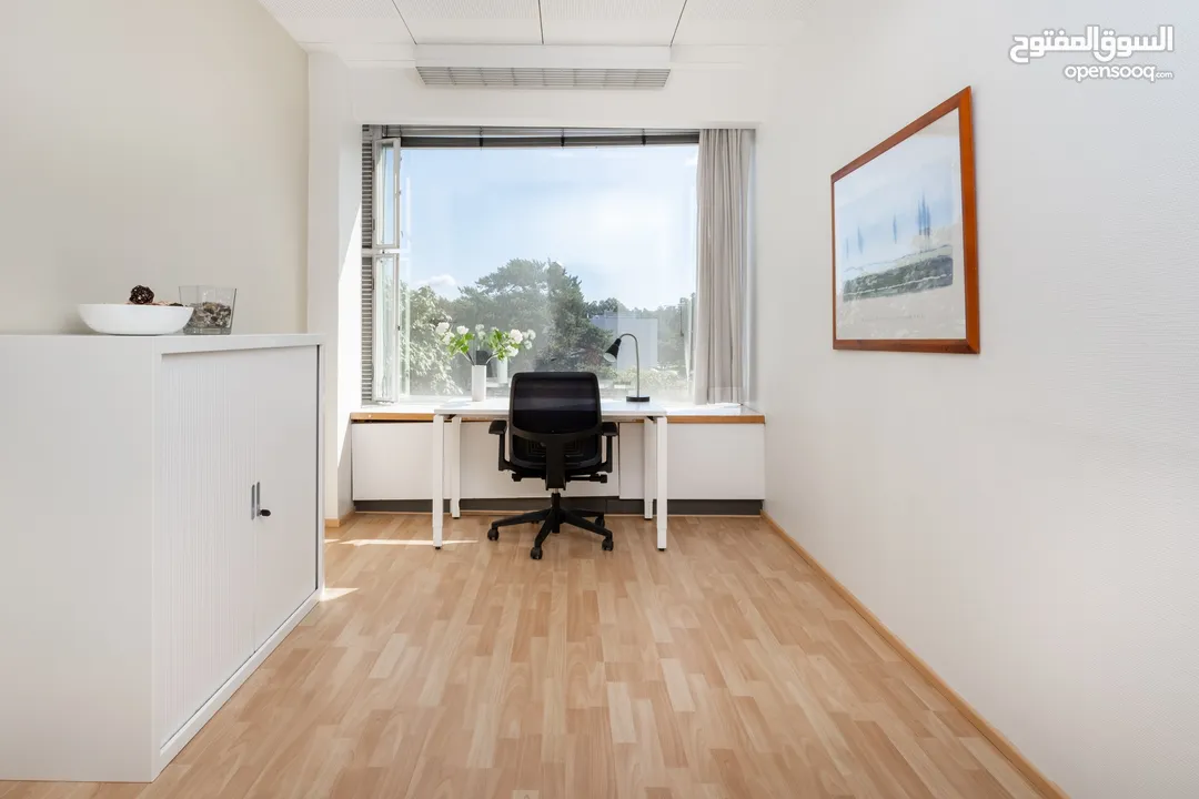 Private office space for 1 person in DUQM, Squadra