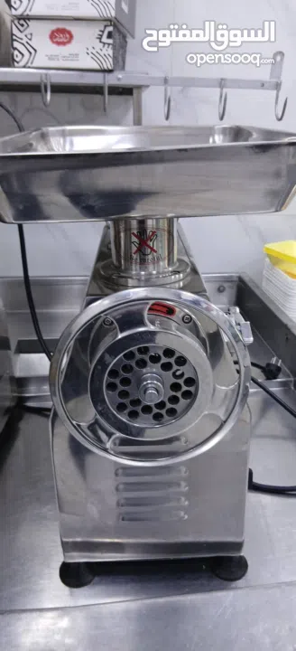 .لاصحاب المطاعم.والملاحم.والسوبرماركت 1.مياكن فرم لحمة واحد فاز استعمال اقل من اسبوع 2.ثلاجة وقف دفة