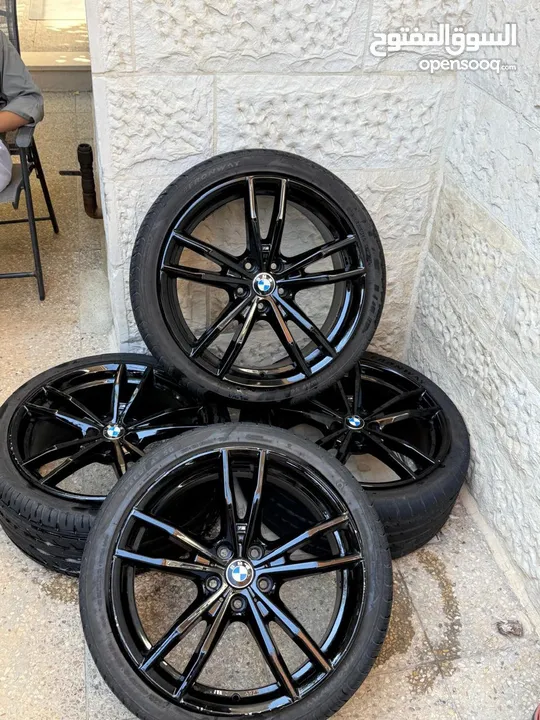 جنوط 19 انش لل بي ام دبليو وكاله  اصليات من الشركه مع كواشيكهم  للبيع  بسعر طري bmw