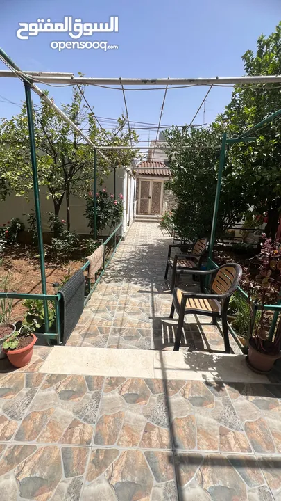 منزل للبيع موقع مميز و اطلاله مميزه و محدث بالكامل