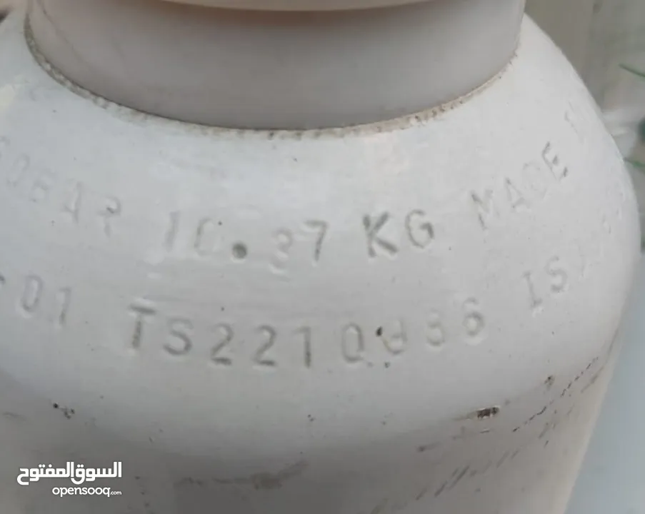 اسطوانة اكسجين مع جهاز التحكم الخاص بها 10 لتر