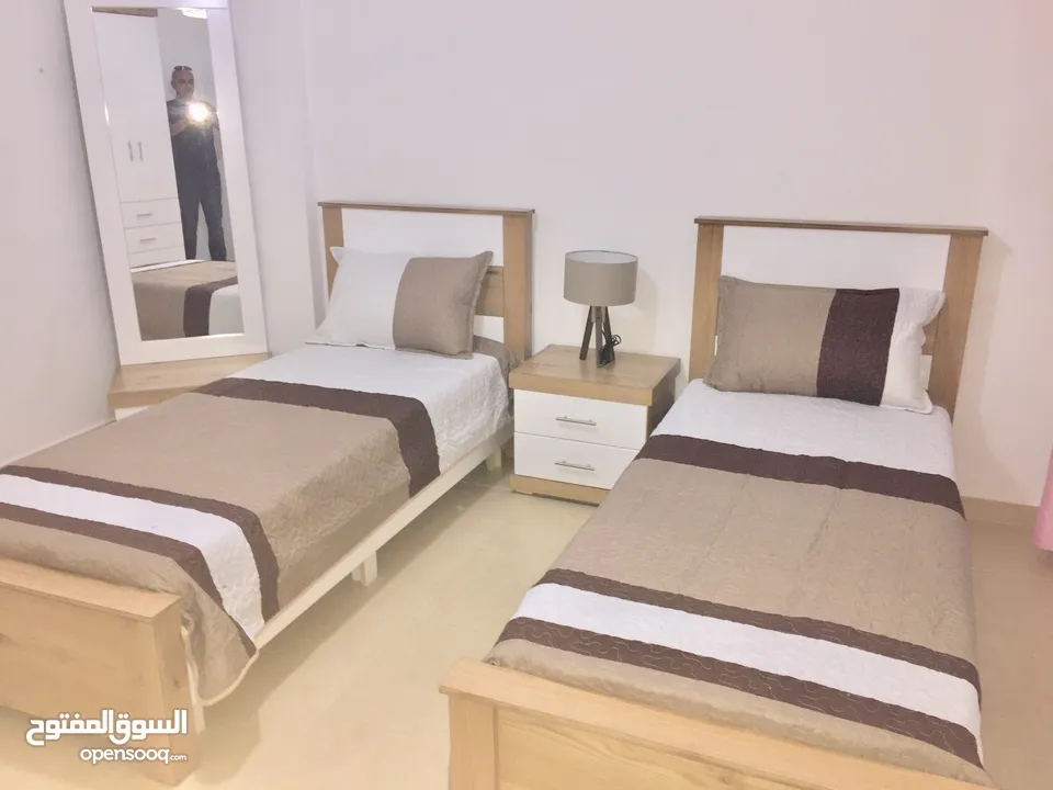 خلف الجاسمن مباشرة