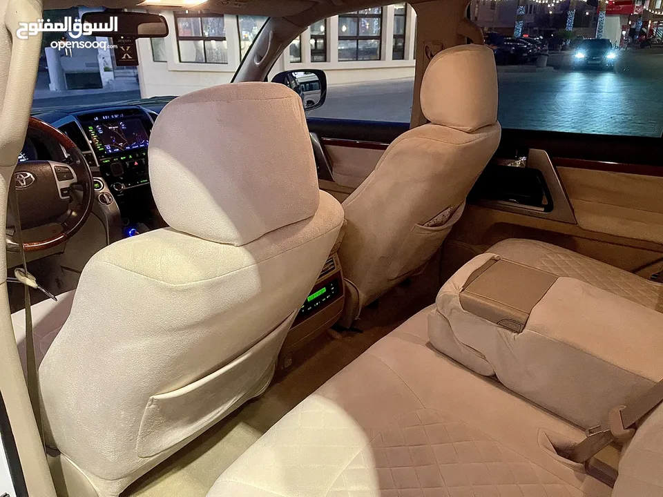 تويوتا لاند كروزر ابيض ثلجي  VXR 2014 5.7 للبيع