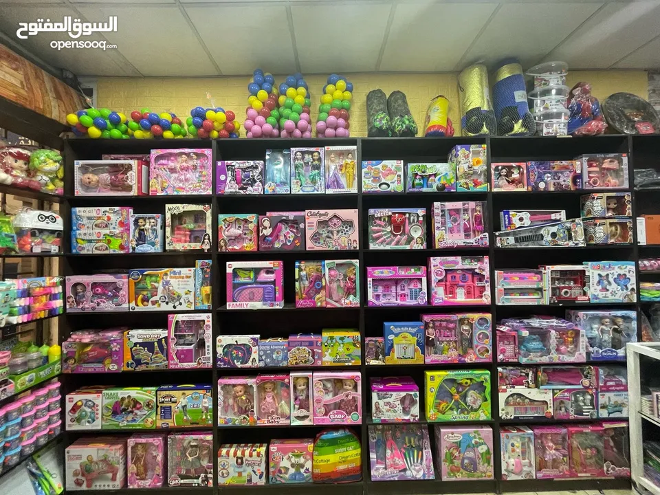 مكتبة وألعاب
