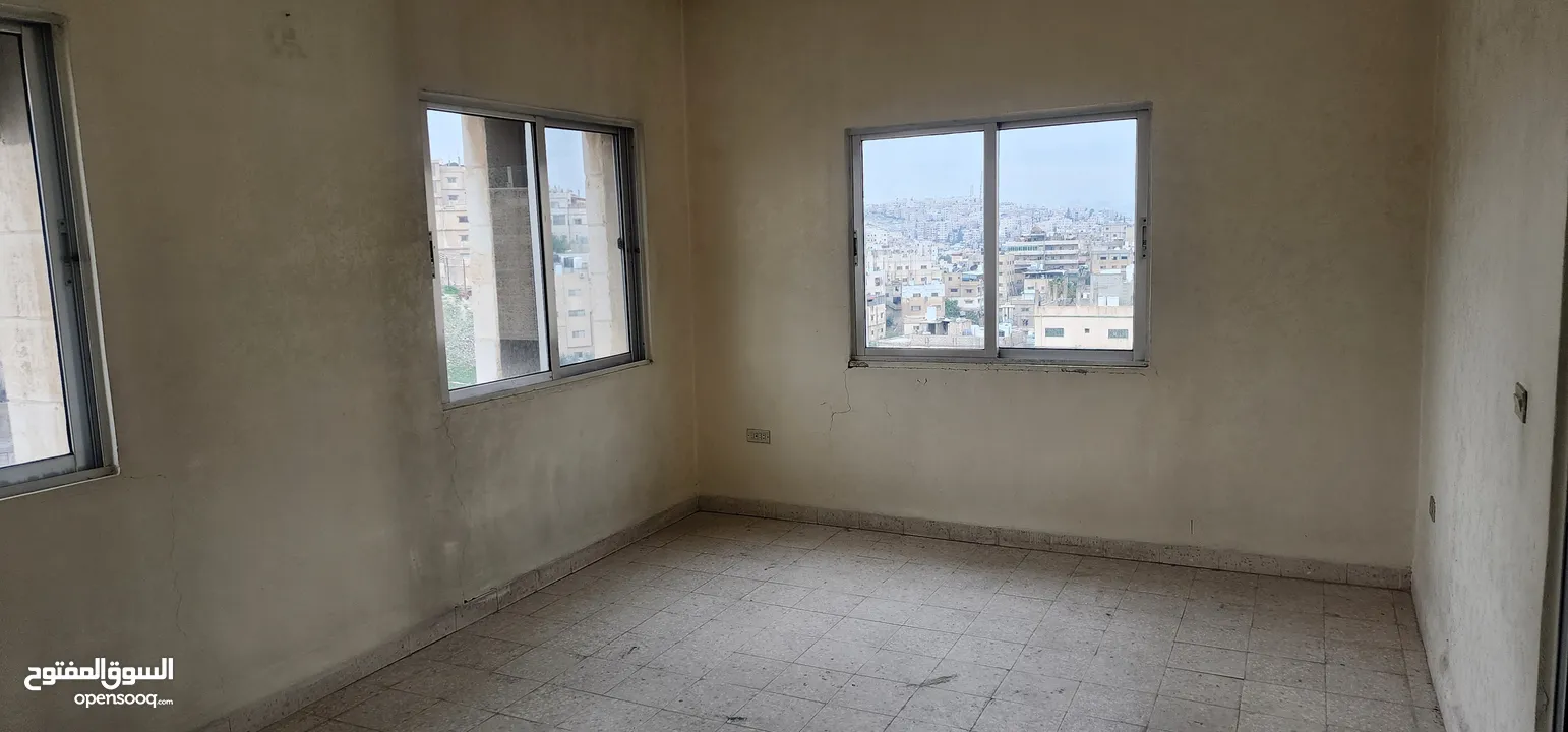 شقه في عماره للبيع حي عدن / جبل النصر قرب مسجد ناصر داود نصر الله
