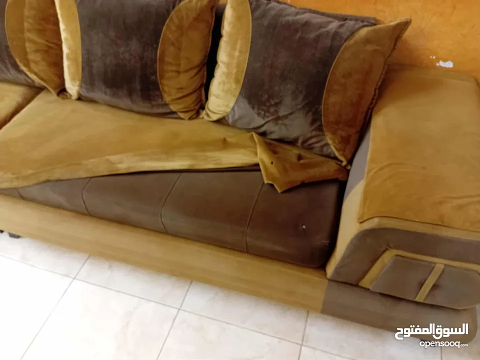 طقم كنب شبه جديد 9 مقاعد مخمل تفصيل