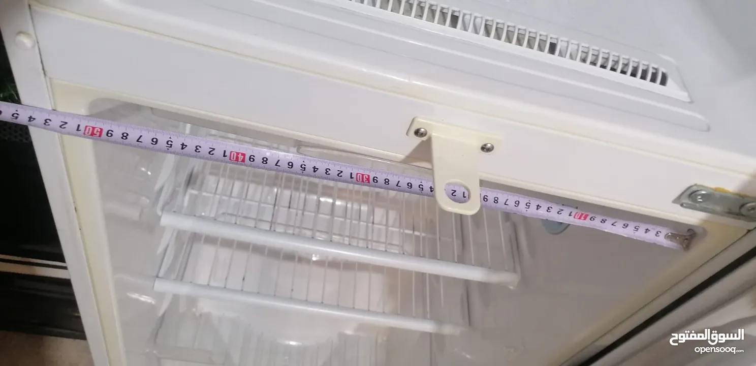 ثلاجه حجم وسط  و فريزر  للتبريد مستعمل نظيف كتييير  من شركه  سامسونج 220-240V/50Hz