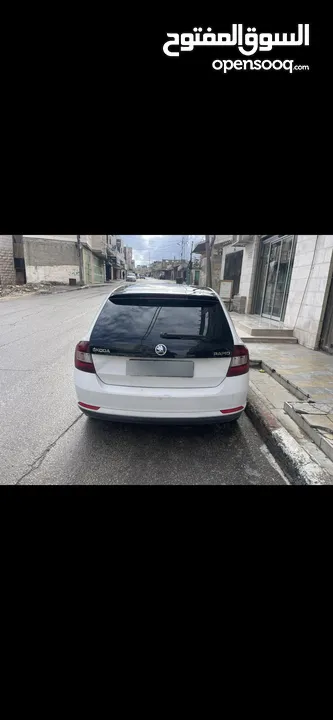 سكودا سبيس باك مع بانوراما بدون فتحة