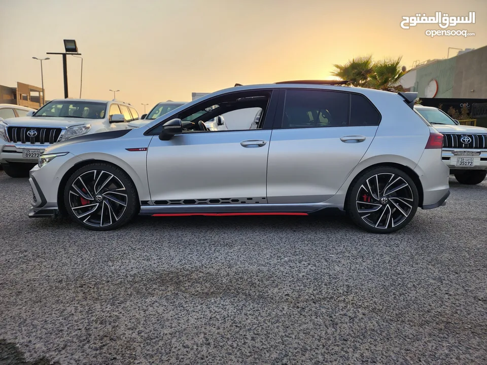 فولكس فاجن جولف GTI موديل 2021 صبغ الوكالة بالكامل عداد 63 ألف شرط الفحص بالكامل