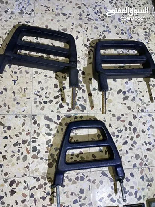 كراسي فولفو 240 و بخاخ مواسير و زجاج و قطع اخرى كثيره للبيع المستعجل