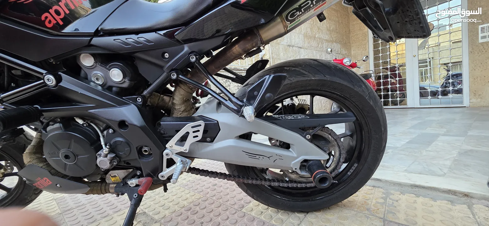دراجة ابريليا 750 cc بحالة ممتازة 2016 ماشية 24000 فقط مالك ثاني صيانة دورية في الشركة 3200 دينار