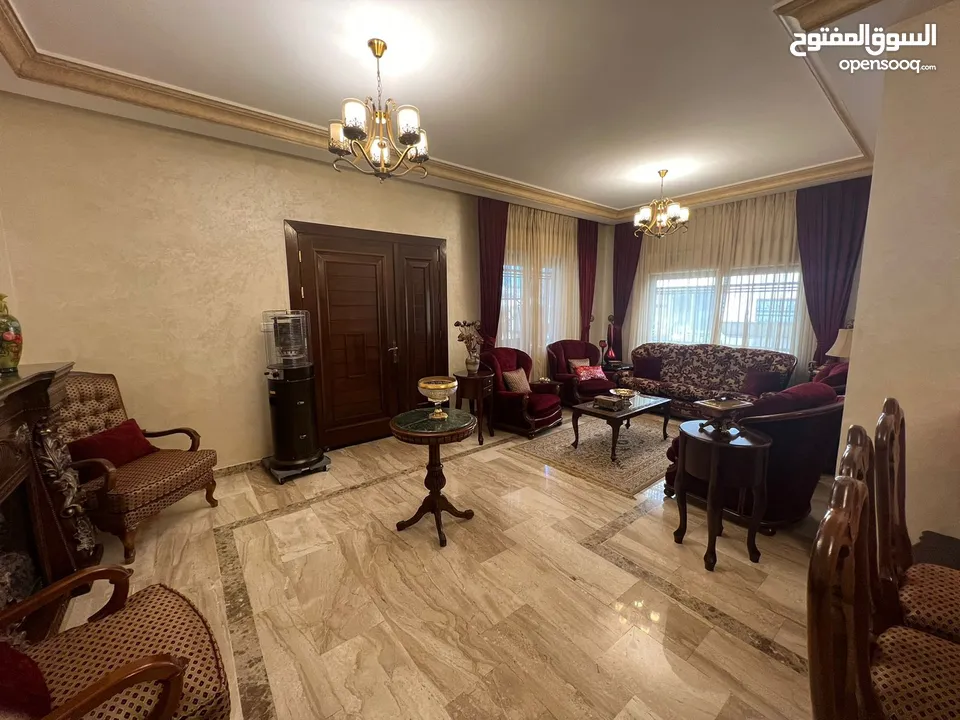 شقة للبيع في أجمل مناطق عمان في تلاع العلي الشمالي بإطلالة خلابة و تصميم ولا أروع و بمساحات 180م