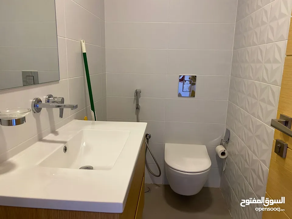 شقة للبيع في برج بالجفير