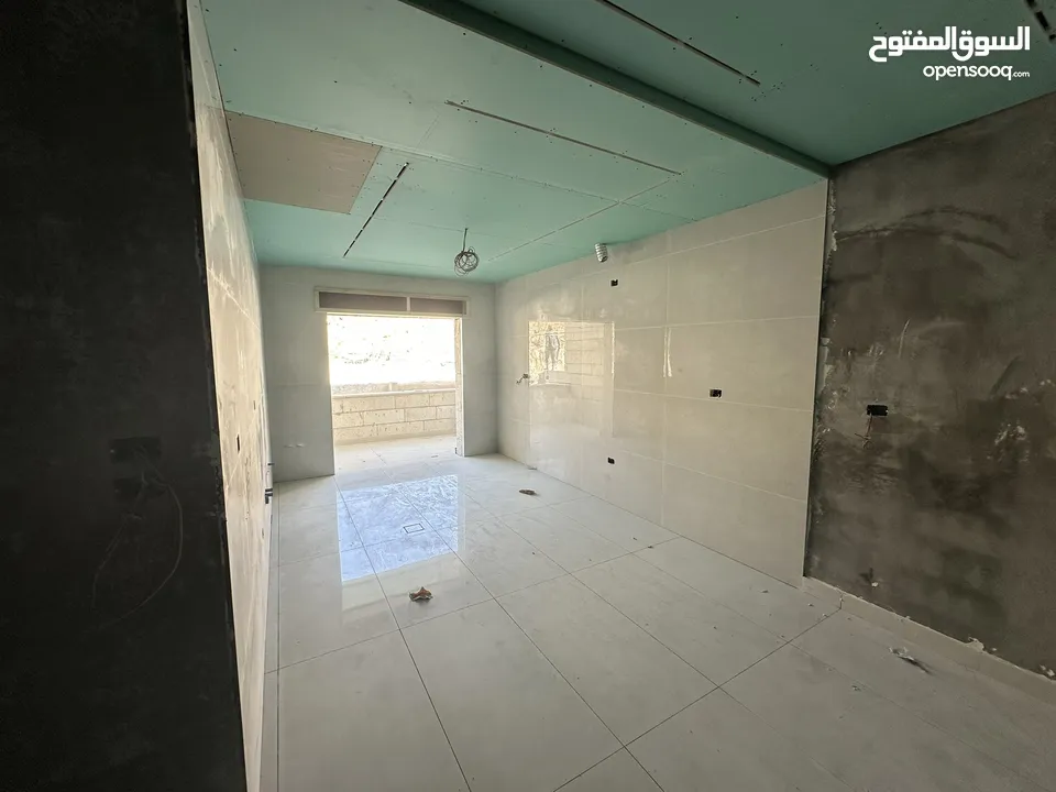 شقق جديده طريق المطار  ضاحيه الأمير علي  بالقرب بيت المقدس يوجد ثالث مع روف