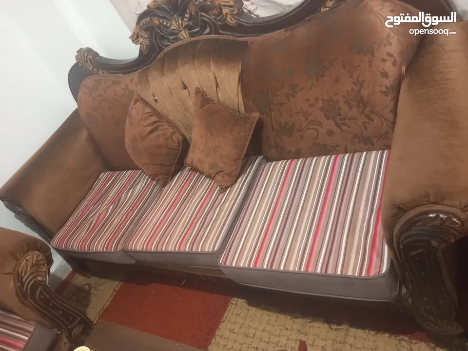 كنب زان 9 مقاعد بحالة جيدة جدا للبيع
