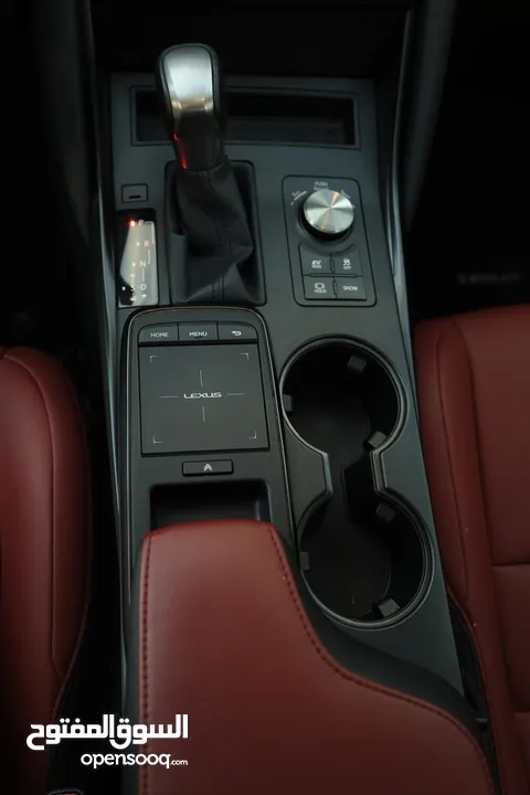 Lexus is 300 h  All Wheel Drive موديل   2022 قاطعه مسافه 15 الف وارد المركزية