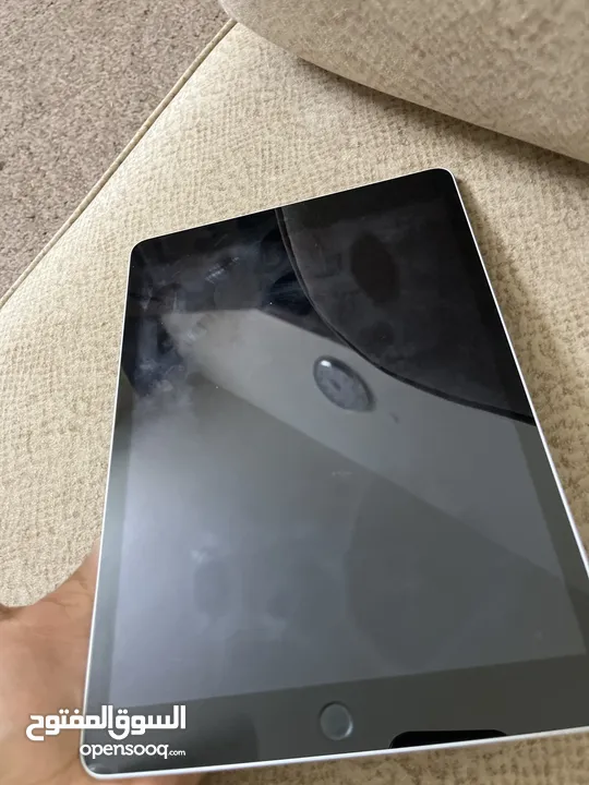ايباد 9 نضيف جداً 64 جيجا