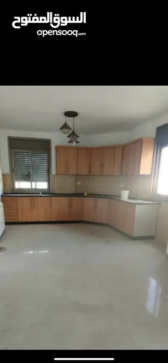 ثلاث غرف نوم غير مفروش للايجار