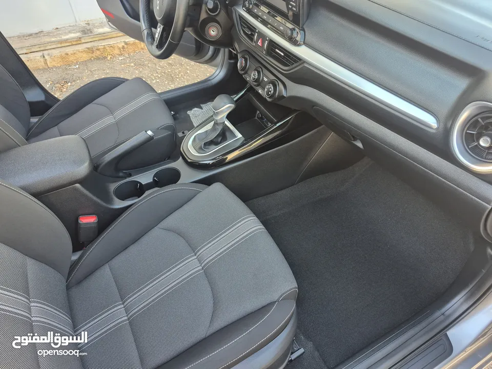 كيا سيراتو 2021 دهان الشركة الأصلي السيارة بحالة الشركة داخلية بوضع ممتاز جدا