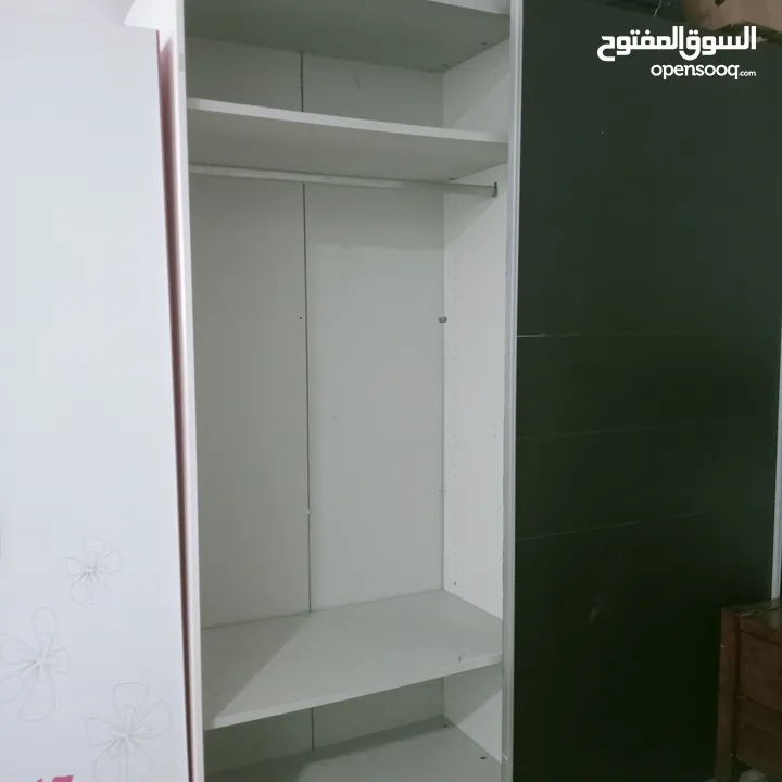 خزانة للبيع Cupboard for Sale