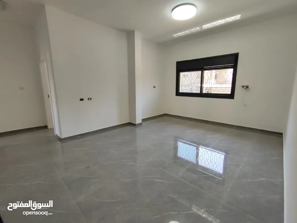 شقة للإيجار – الرام (أول نزول الكسارات قرب سوبر ماركت السلايمة)