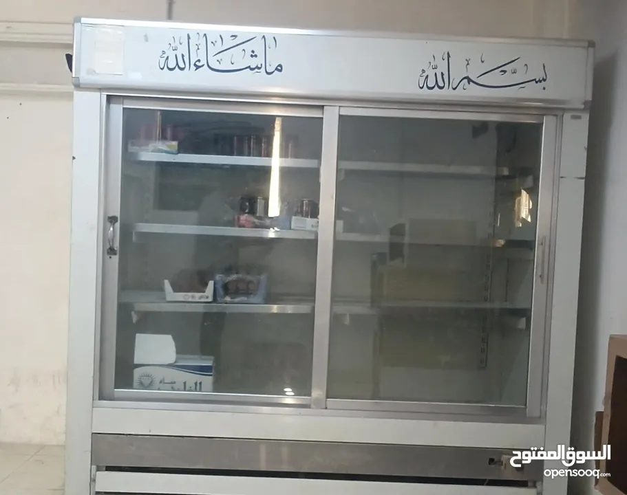 ثلاجة عرض للبيع