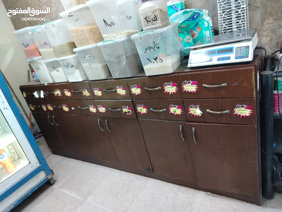 خزانة مونة بهارات وما شابه في حالة مممتازة جدا مع ارفف للمكسرات