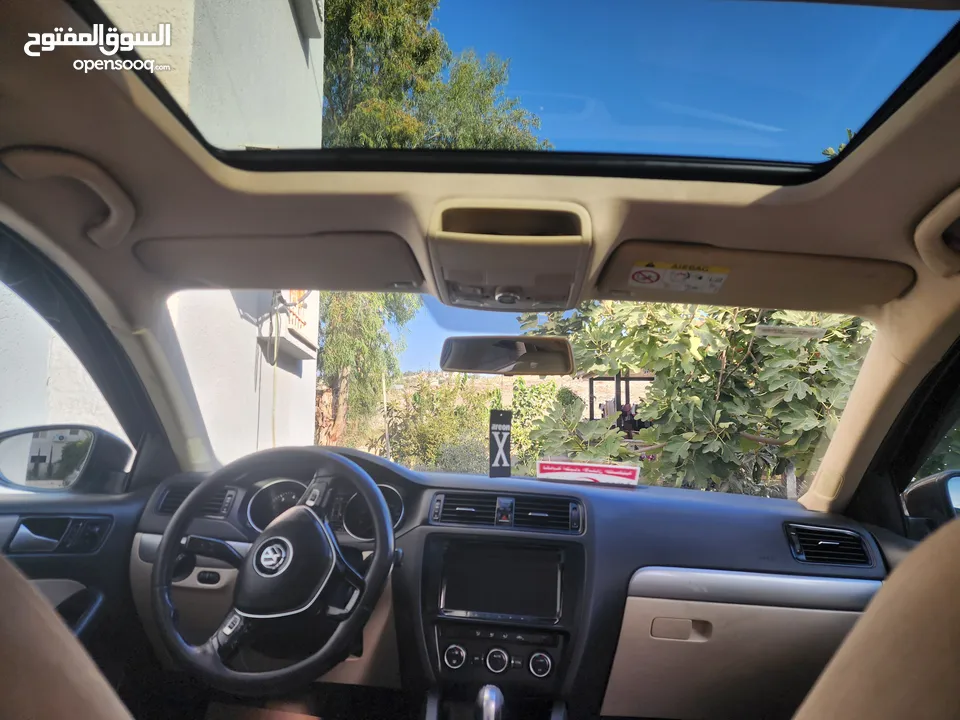 جتا 2015 فل إضافات مع فتحة سقف. السيارة موجودة برام الله. سعر حرق.