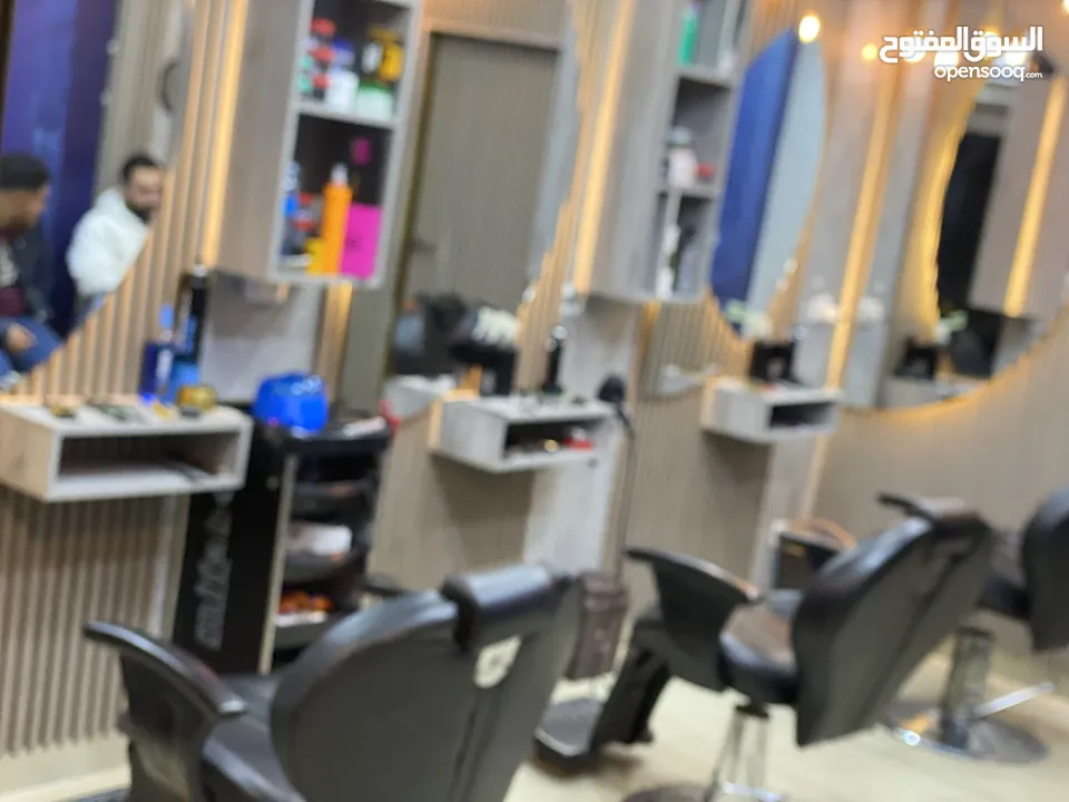 صالون رجالي مجهز بل كامل للضمان كامل او كرسي بداعي السفر