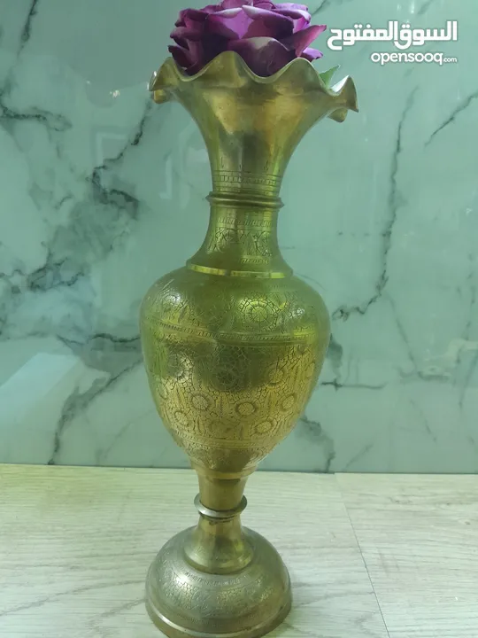 فازه نحاس ثقيلة نقش إبرة بحاله ممتازة جدا جدا