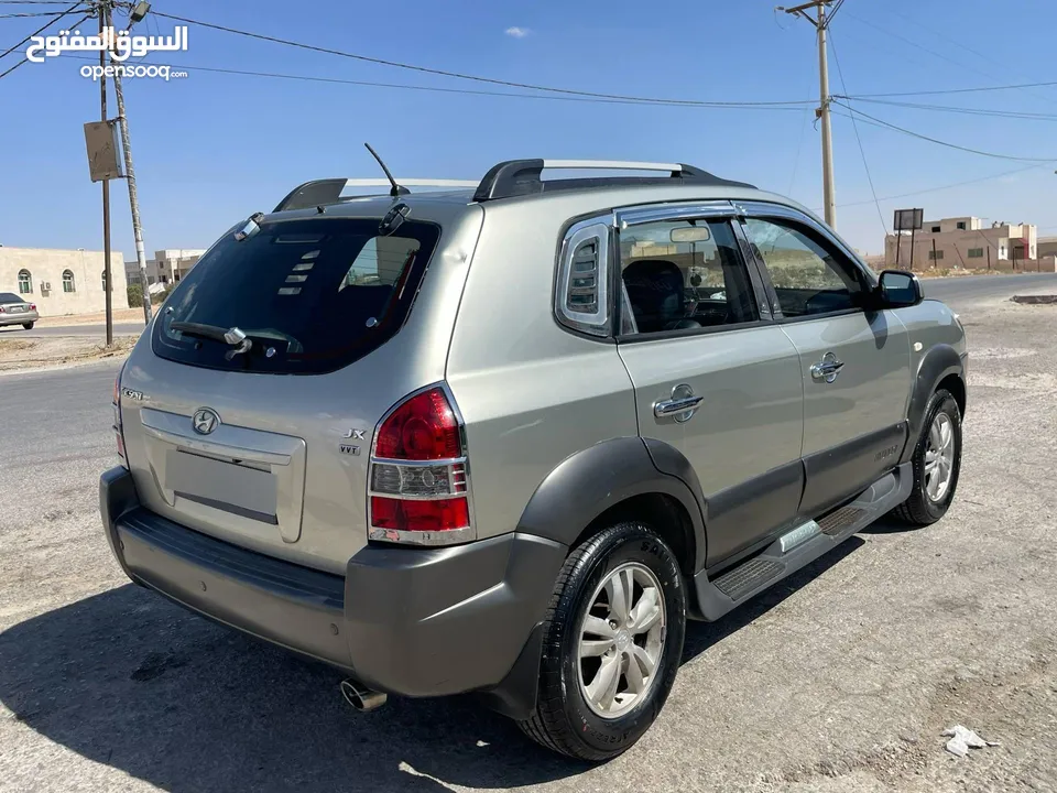 هيونداي توسان بحالة ممتازة جدا فحص كامل 7 جيد ومالك اول بالاردن للبيع