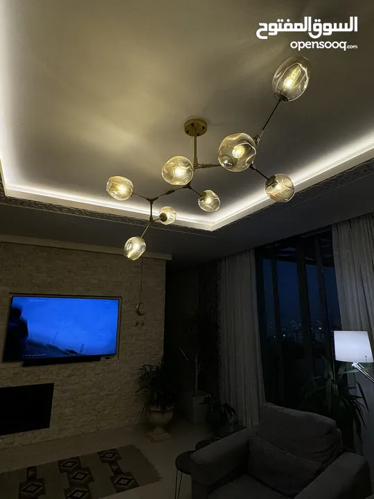 ثريا مودرن ذهبية بثمان رؤوس زجاج – من محل MECASA Khalda