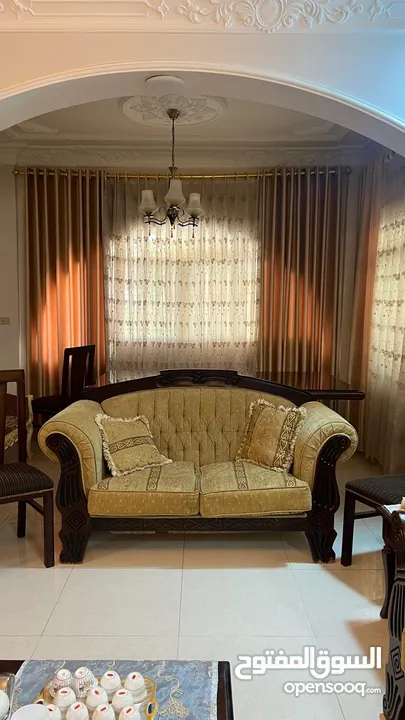 طقم كنب مستعمل للبيع 9 قطع في اربد