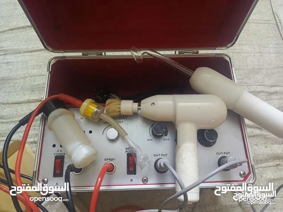جهاز تنظيف بشرة هيدرافيشال 6 * 1 مستعمل شيء بسيط جدا بحال الوكالة مع جميع قطعه ومعظم قطعه لم تستخدم