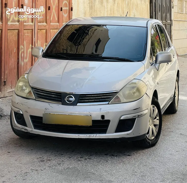 سيارة نيسان ومازدا