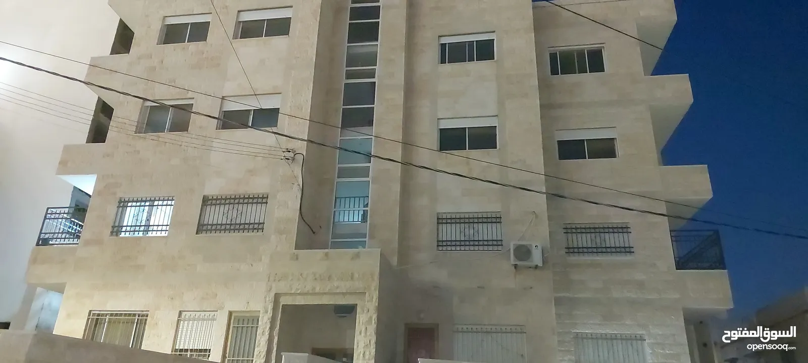 شقة سوبر ديلوكس للإيجار من المالك مباشرة بالزرقاء البتراوي بسعر مغري طابق اول مساحة 160 متر مربع