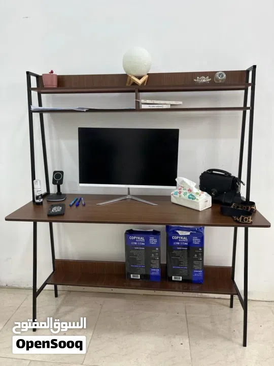 مكتب دراسي طاولة مع رف علوي ورف سفلي - (251619625) | شو بدك