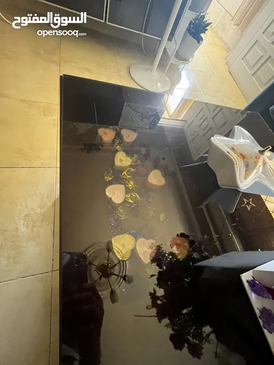 طاولة جلوس خشب سويد مع ازاز و 4ادراج