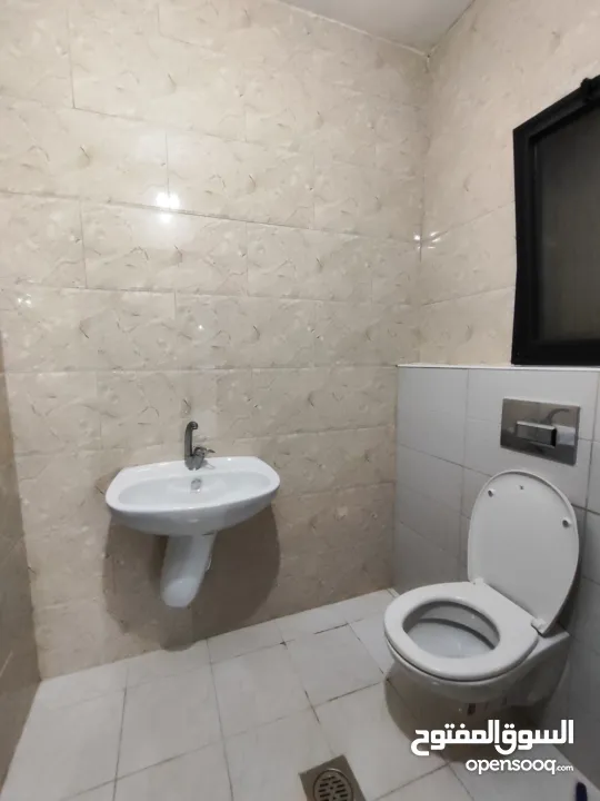 شقة مع حديييقة للايجار في عين مصباح