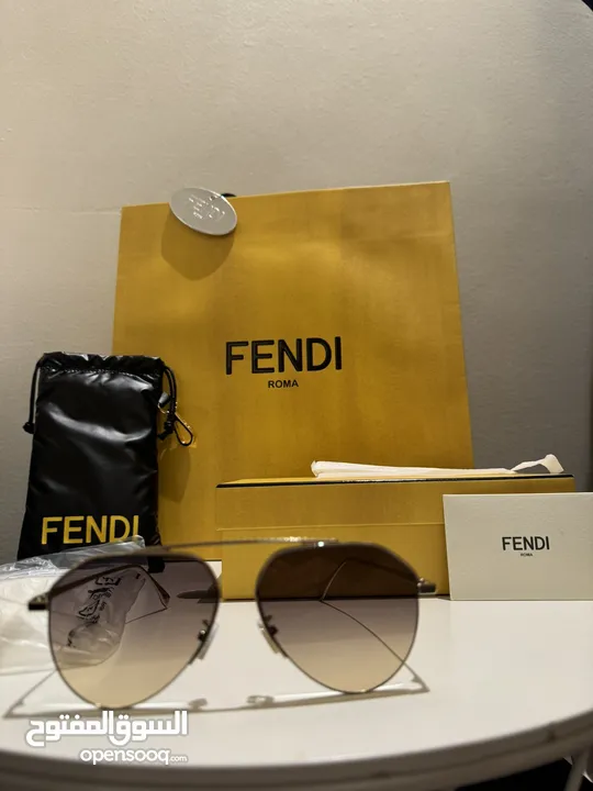 للبيع نظارة FENDI جديدة