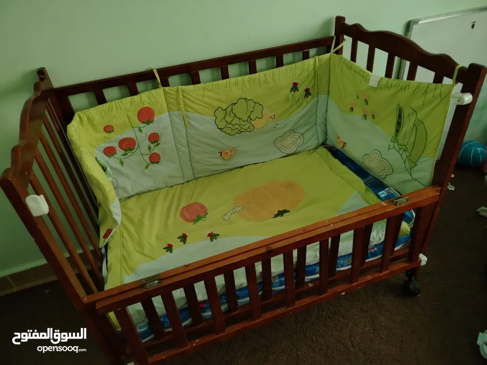 للبيع سرير بيبي بحالة ممتازة -