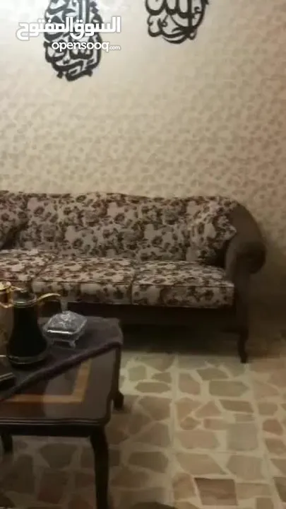 طقم كنب 7 مقاعد مع   للبيع