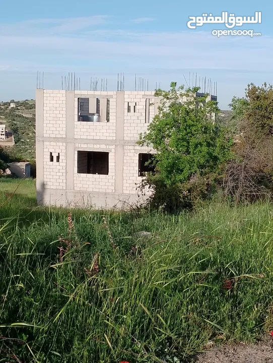 بيت عالعظم على قطعة ارض
