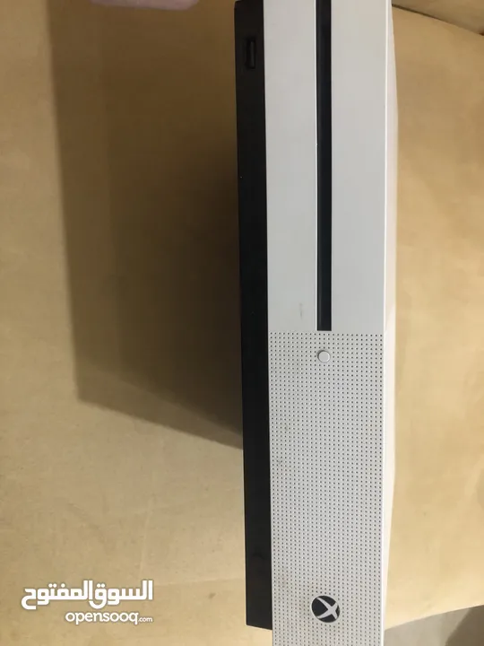 Xbox one s مع كنترولر xbox series x