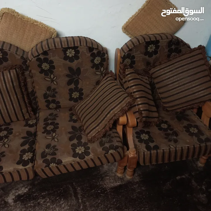 طقم موريس خشب زان أصلي و بحالة الجديد و اسفنج و تنجيد جديد للبيع و الله يطرح لك البركه .