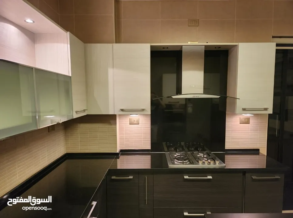 شقه دبل سوبر ديلوكس في دير غبار في حاله فوق الممتازه مؤثثه  جزئي غير مستخدمه الا لفتره قصيره للبيع